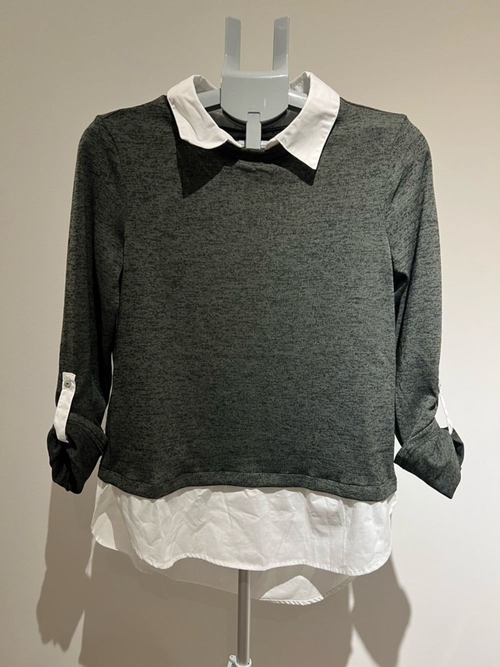 Classy Y2K Suzy Shier Charcoal Gray and White Chic Layered Top Women's Small